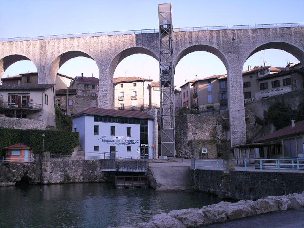 Hotel Rome Saint-Nazaire-en-Royans Exterior foto