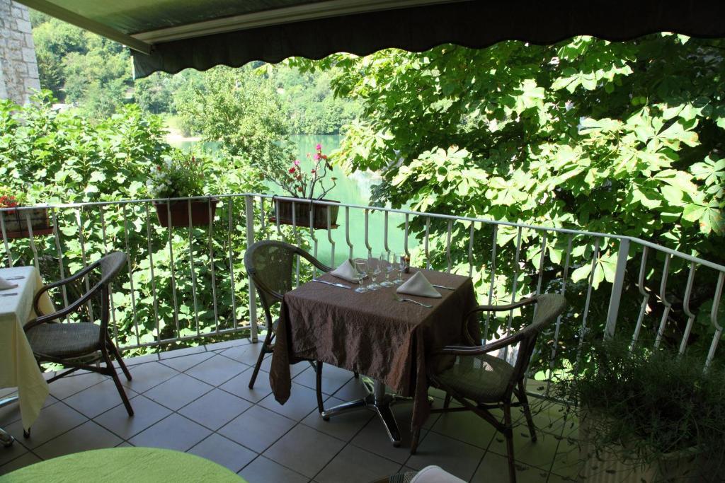 Hotel Rome Saint-Nazaire-en-Royans Exterior foto